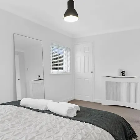 Modern & Stylish 2 Bed In *