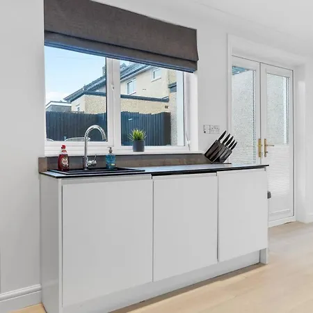 Modern & Stylish 2 Bed In