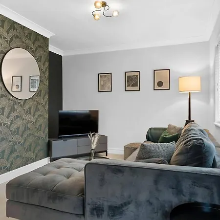 Modern & Stylish 2 Bed In